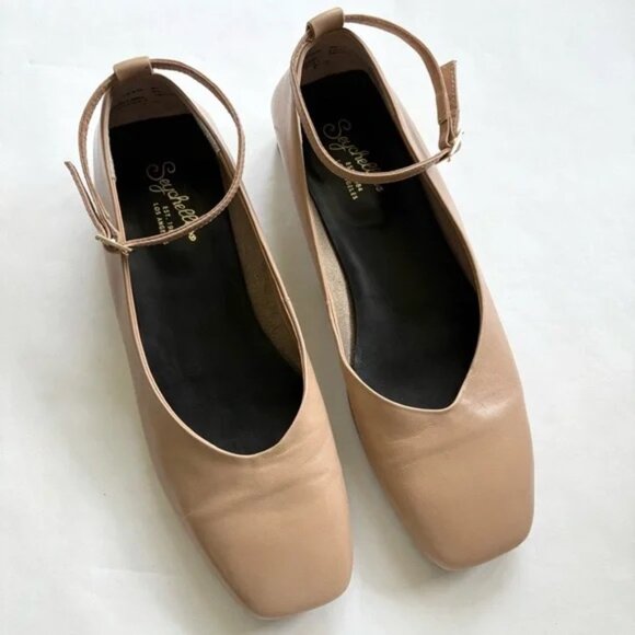 Seychelles Pumpkin Flat in Vacchetta Tan Leather - Picture 4 of 7